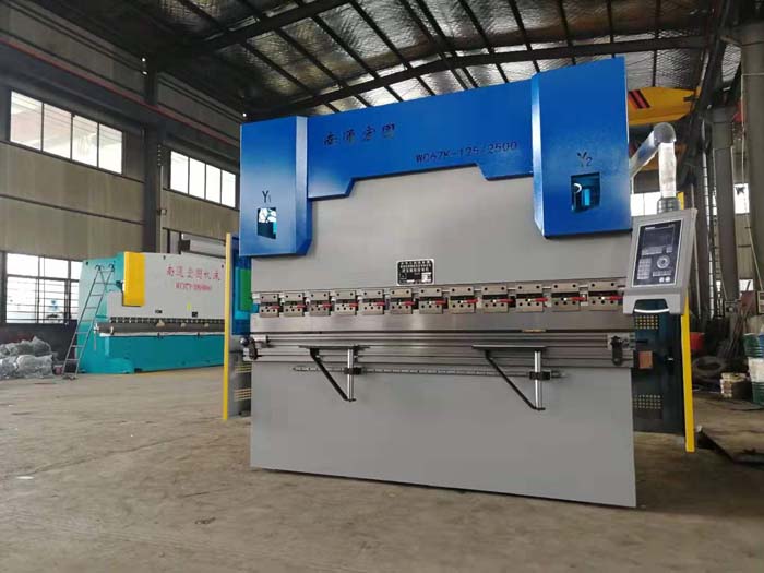 WC67K-125T/2500數(shù)控折彎機(jī)